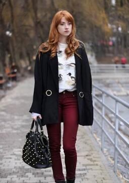 秋冬巧搭黑丝袜的性感诱惑 这个秋冬，让我们带大家玩转黑丝袜！