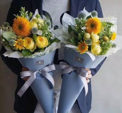 双腿大开在校花体内自由进出|翘臀抬起 不断迎合男子的挺动