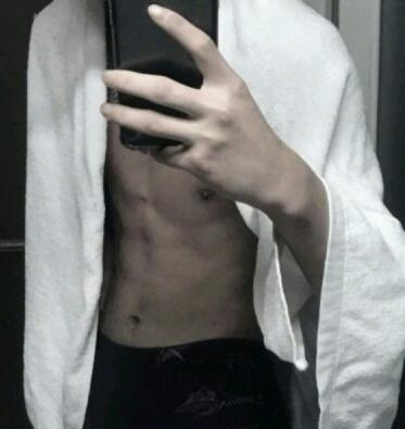 搂着她的小蛮腰 手托着屁股 老师我们再来一次吧