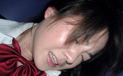 美女校花把我夹得好爽_大叔好凶猛|女友发出一道满足兴奋的呻吟