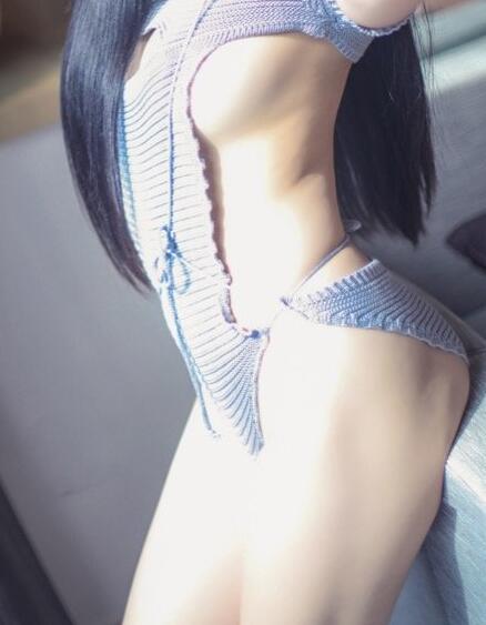 班上调戏女同学，校花的第一次很嫩很紧