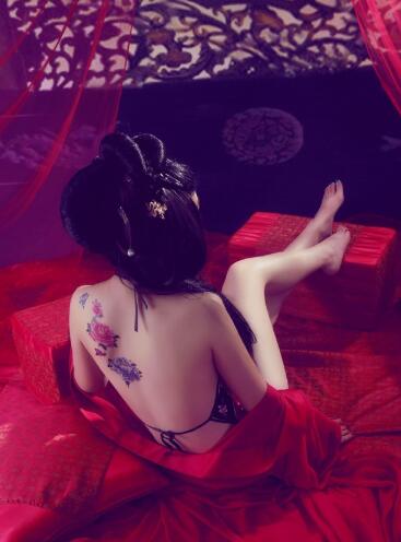 解开腰带 两手抱着柳如烟那纤细的腰肢 往上一挺舒服吗宝贝