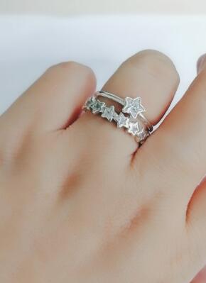 戒指叠戴都不会，怎么好意思说是戒指控？戒指叠戴的小心机