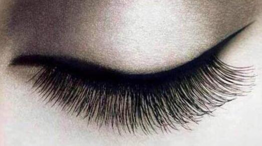 睫毛开花嫁接手法技巧 接的睫毛太长了怎么办