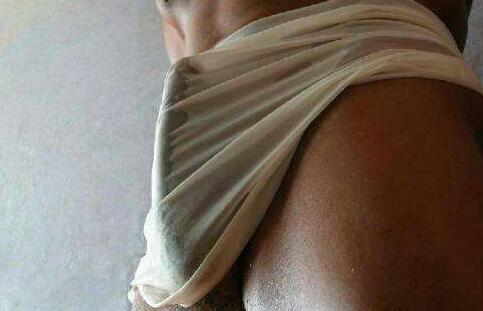 大叔的那东西太大了，别怕宝贝我会轻一点的