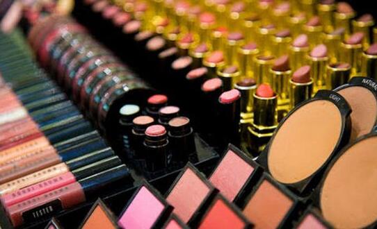 在高温下，化妆品应该如何保存？如何判断化妆品是否变质