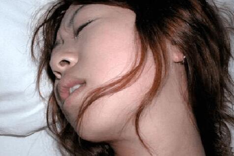 苏倩扭动着性感的腰肢，嘴里卖力娇喘着|啊好深好痛肉污文