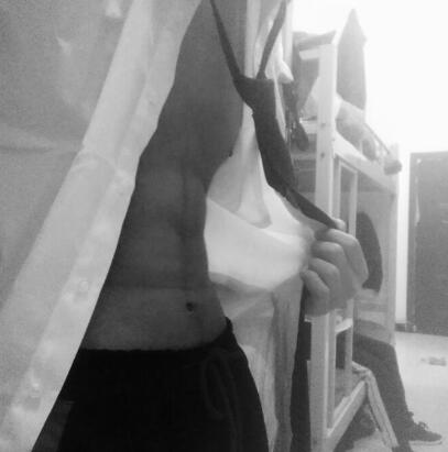 男友说他忍不了想进去 丫头你忍忍我开始动了