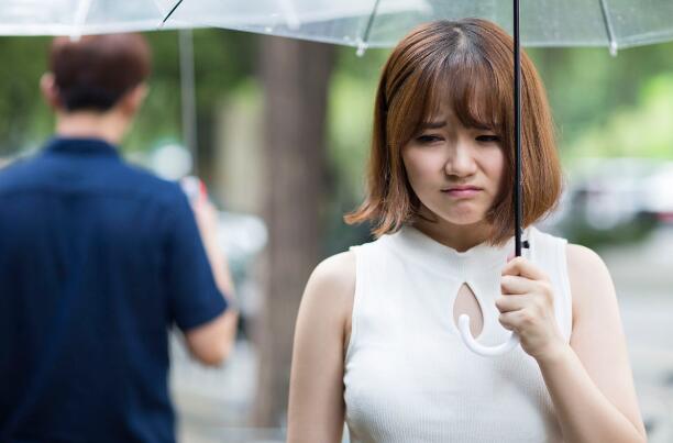 分析下男人分手后的心理过程 男人分手后的心理其实男人更怕分手