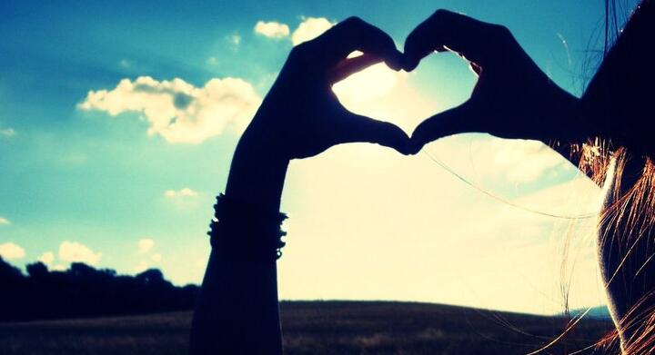 你的联系方式都没有删除 代表前女友心里还喜欢你的表现