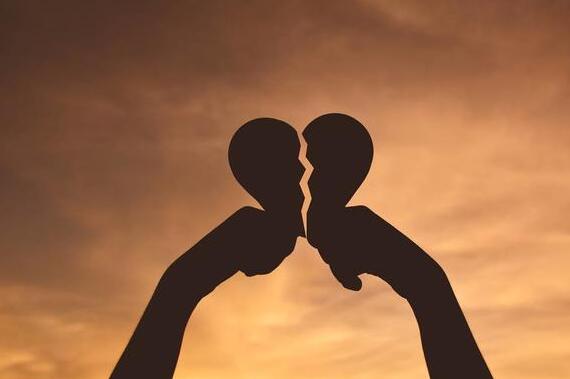 分手后如何面对自己的“前任”分手了就请收起曾经的甜蜜与忧伤