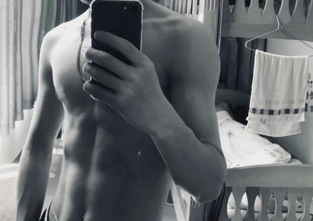 男朋友摸得我流水有点黏黏 小妖精看你水流这么多