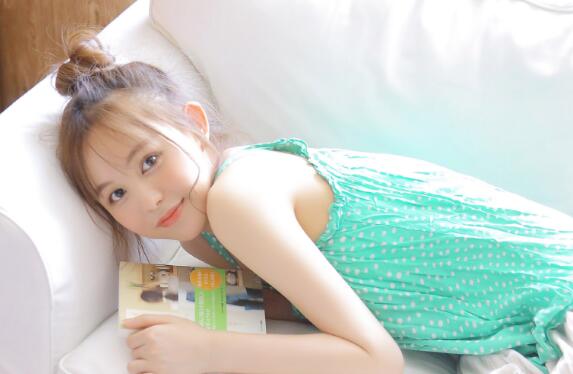 校花腿大开在校花体内自由进出 大长腿性感迷人