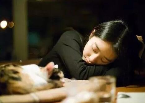 总裁每上一步楼梯就进入更深 每走一步都撞击最深处