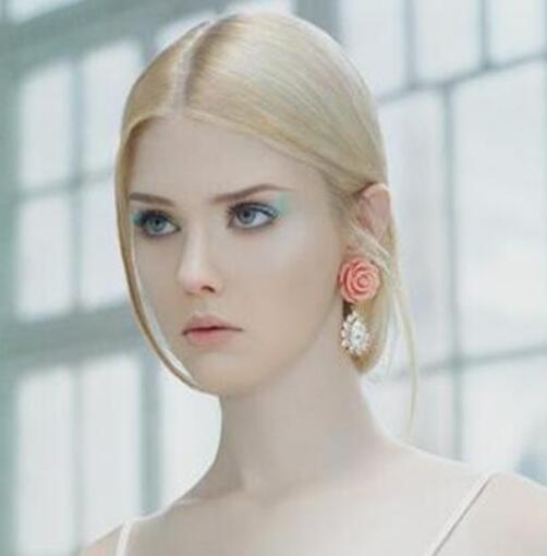 小说很污的床上片段 和女朋友闺蜜一起四飞