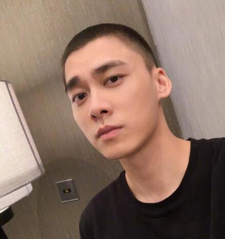李易峰寸头发型 为拍摄新剧造型 新剧硬核全男性组合火花四溅