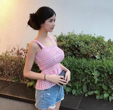 一个添下面两个吃奶,里面一动一动的好会吸啊……