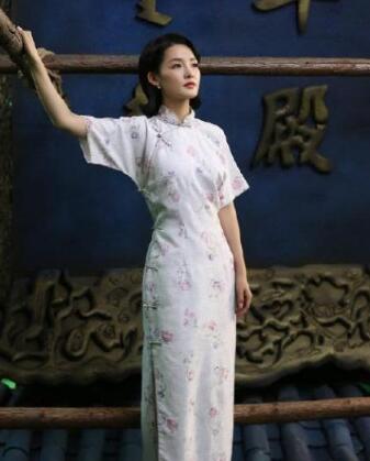 这是什么腰？李沁穿上旗袍之后 网友再也坐不住了