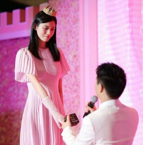 奚梦瑶生子：嫁入豪门，感情里的挑战这才刚刚开始