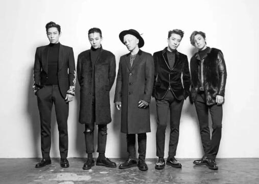 权志龙正式退伍 三千粉丝迎接很壮观 一家五口团聚照片曝光