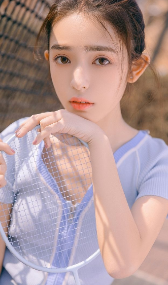 他手指来回在花缝里 坚硬的热铁抵着紧致