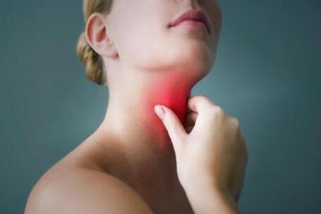 嗓子痛该怎么办？每天保证2到3杯的温开水 不吃药也能好