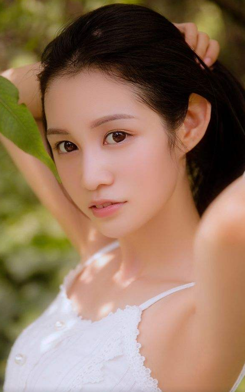 公车上感觉有人不断在顶我 公车上强行被灌满浓精