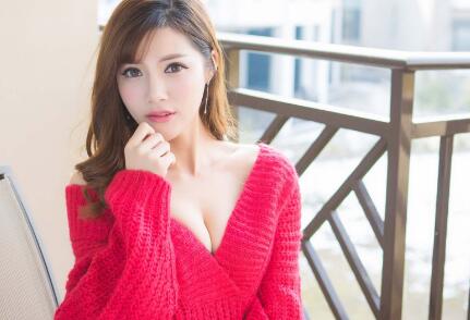 把奶尖儿送到嘴边帮我吸 征服同学人妇系列