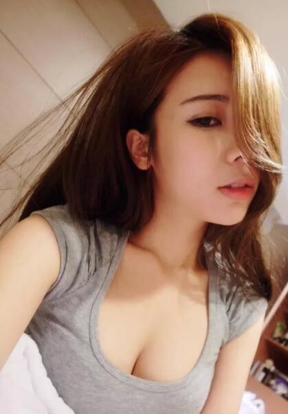 整刚进入的紧致热的他闷哼 个身子弓了起来，一阵电流感蔓延全身