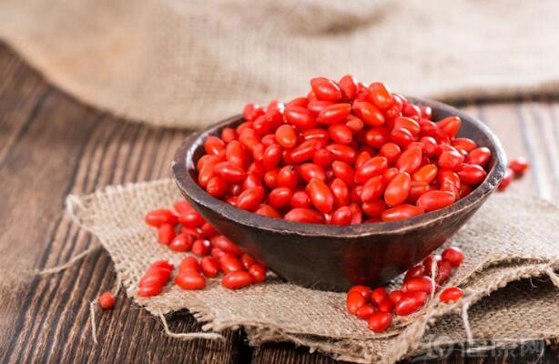 枸杞为什么会黏在一起 黏在一起是不是坏了 枸杞黏在一起如何处理