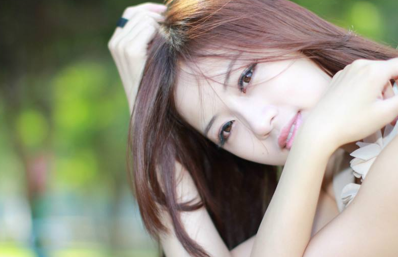 男朋友让我趴在窗户上 宝贝我们站着做一次