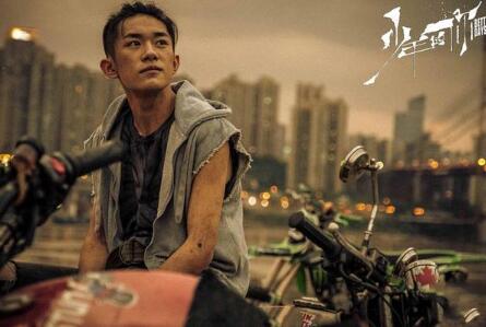 《少年的你》最新相关 易烊千玺荧幕初吻 周冬雨演技飞跃