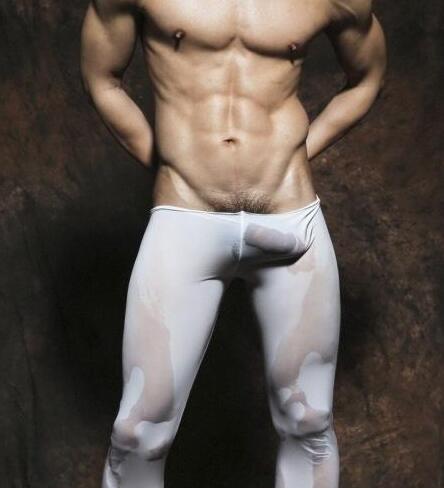 健身私教硬了在后面蹭,和健身教练发生过关系,哇教练太大了我不要了