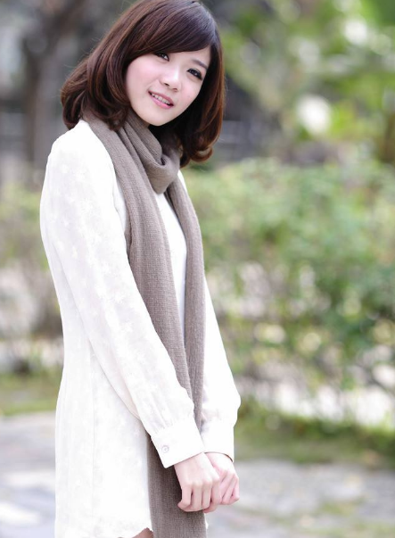 两座高耸的山峰 她的湿热包裹他的硕大