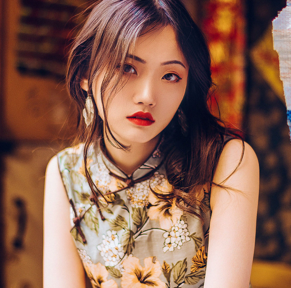 她叫的越疼我越用力 抓一个小姑娘玩一个暑假