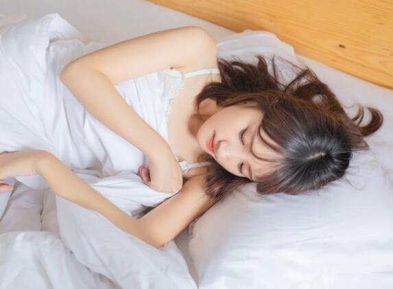 女邻居用嘴帮我爽 好大用力再深一点女邻居