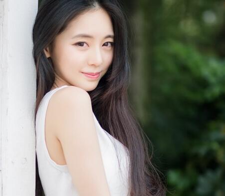 美女校花把我夹得好爽 校花抵在玻璃上被强