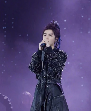 王俊凯脏辫发型太滑稽 撞脸《欢天喜地七仙女》扫把星