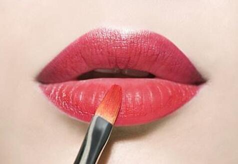 嘴唇干怎么涂口红 嘴唇干怎么办小妙招