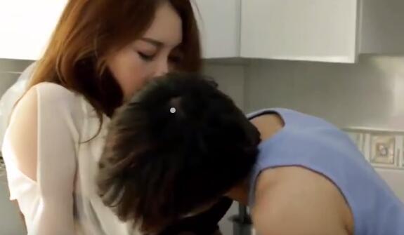 撕开嫂嫂又紧又湿蕾丝内,可以一晚上不拔出来睡觉吗?