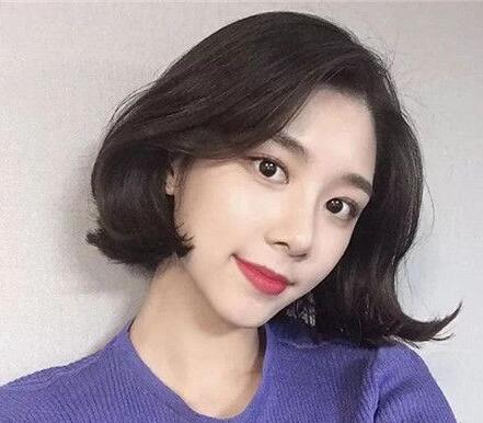 寡妇下面太紧了夹死我了，嗯嗯不要舔不要吸尿了