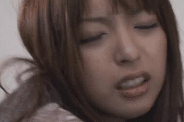 美女洗澡脱得一二干净，小奶尖儿都挺立起来了,宝贝你要我忝你下边吗?