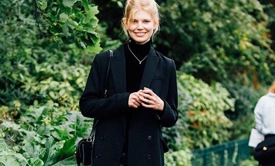 项链和衣服怎么搭 一起看看不同类型衣服和项链的搭配吧