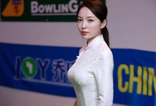 冷艳不傲的中式台球女裁判王钟瑶，一夜爆红