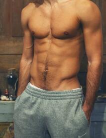 小东西瞧你敏感的都泛滥了 宝贝看着我是怎么进入你