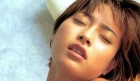 把头埋像她的胸口 扶着腰坐好深不要 玩弄已婚人妇做爰小说