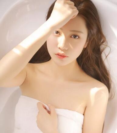 炽热埋在体内一整夜 肿胀 腰用力地向她身体最深处撞去