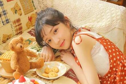 把她翻过身趴下|忍不住了想尝下你的味道