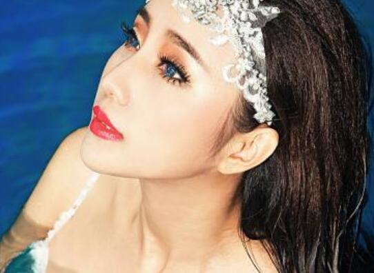 宝贝下面打开点硕大埋进甬道不停律动 啊好大撑死我了不要了