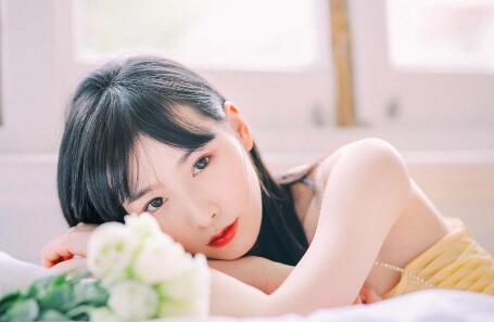 男友压着有节奏地顶我_美女张开双腿让男生桶